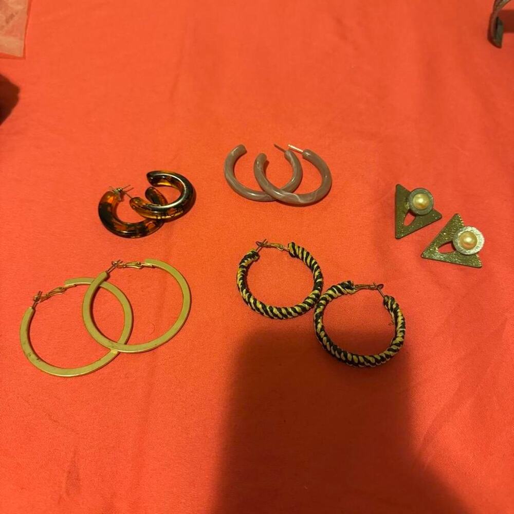 Bundle lot of 5 pairs of earrings! 4 pairs of hoops and 1 standard pair